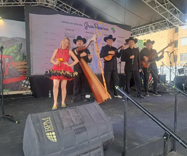 Grupo llanero Joropo sin Fronteras (8)