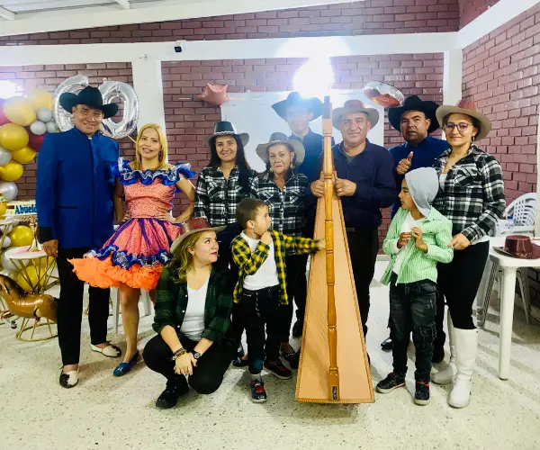 Grupo llanero Joropo sin Fronteras (9)